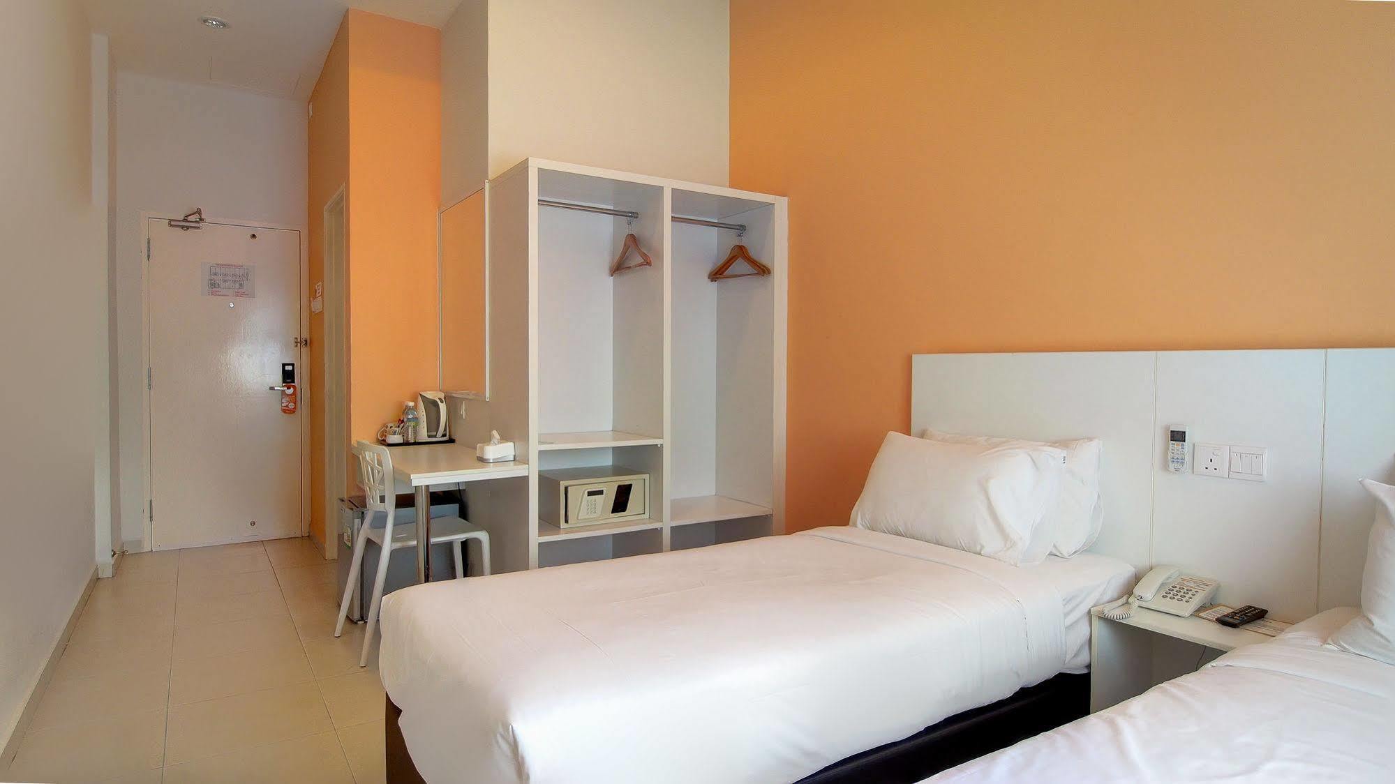 G Inn George Town Zewnętrze zdjęcie